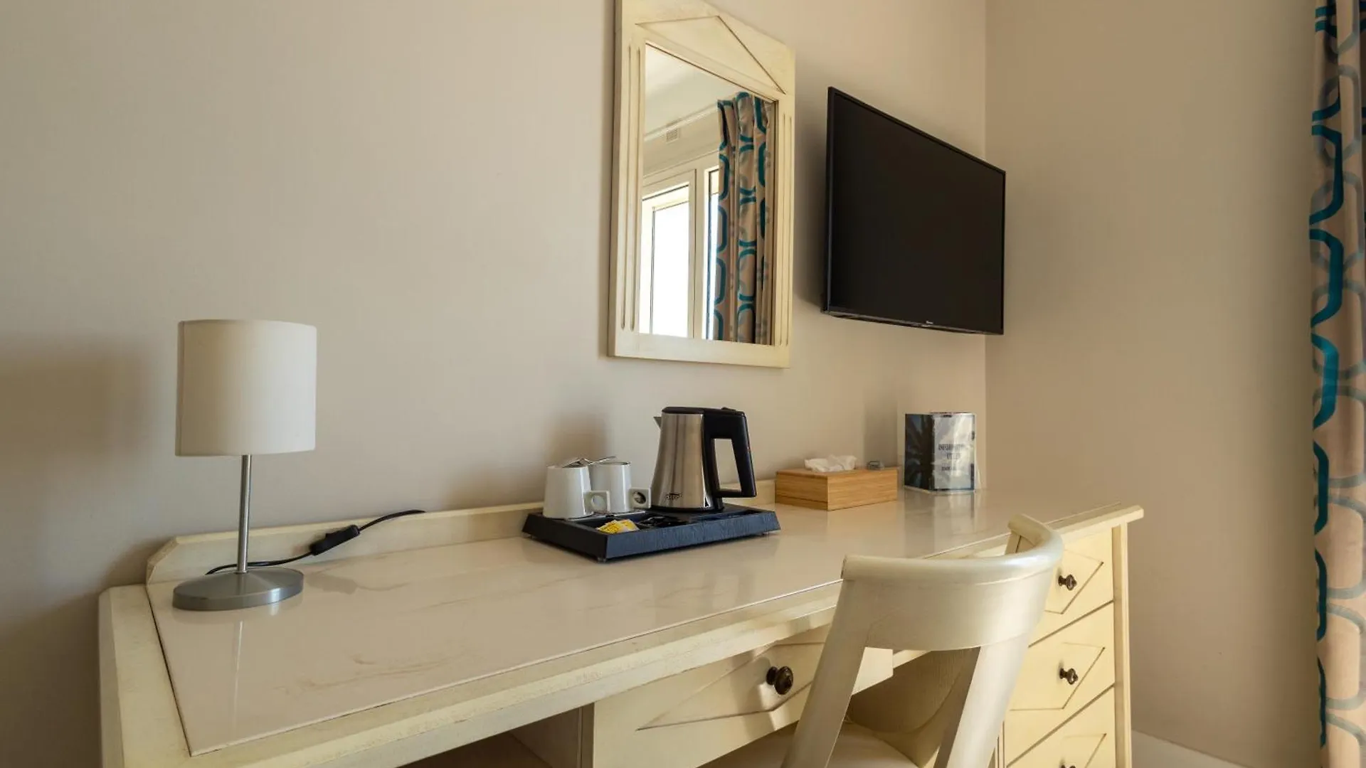 Hotel Mediterranee Le Lavandou 3*,