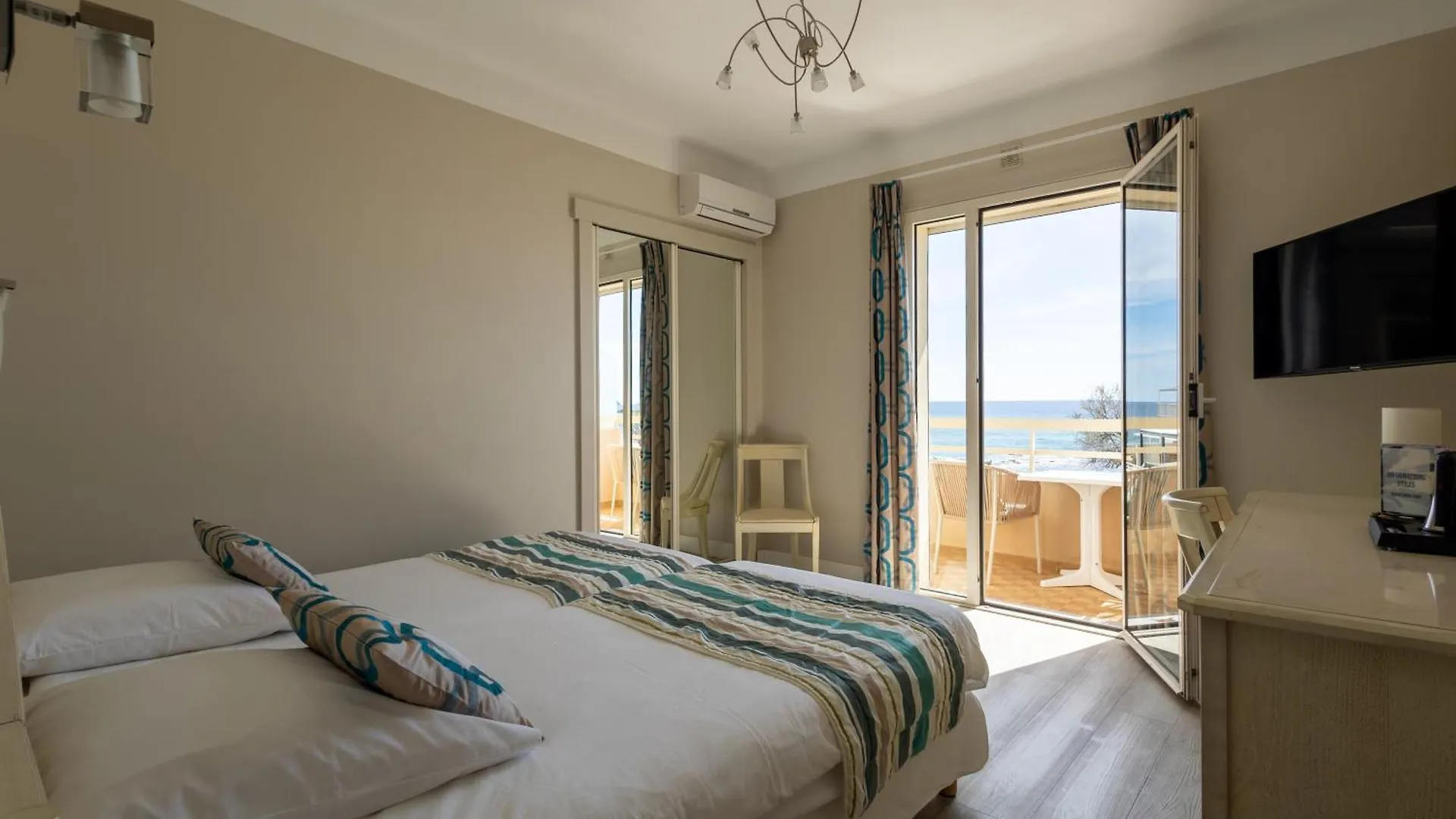 Hôtel Méditerranée Le Lavandou 3*,  Francia